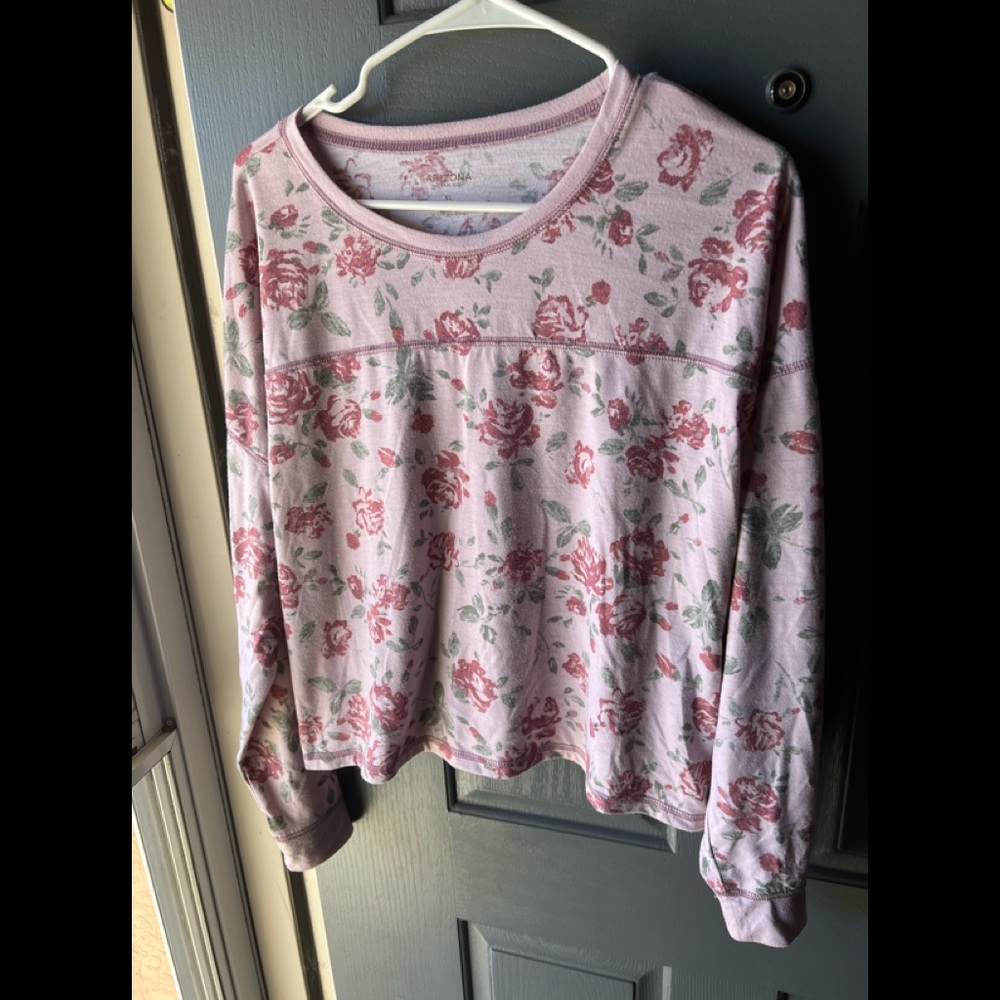Arizona jean co juniors floral long sleeve shirt.  Sz XL